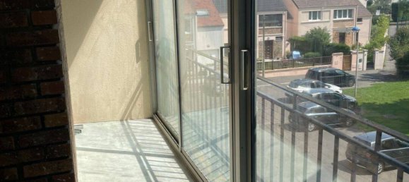 2 Schlafzimmer Wohnung in Maurepas, France, Nr. 326548 2