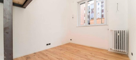 3 rooms Apartment in Turin, Italy No. 30949 4