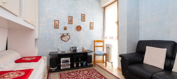 Квартира с 4 комнатами в Риволи, Италия № 18400 2