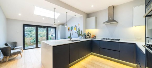 4 bedrooms House in London, United Kingdom No. 12897 2