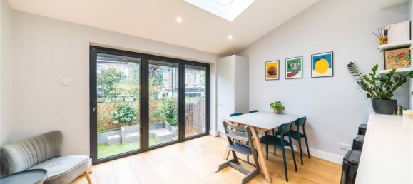 4 bedrooms House in London, United Kingdom No. 12897 15