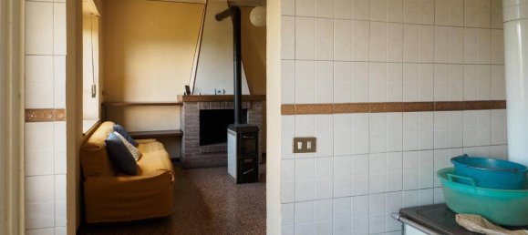 Дом с 9 комнатами в Фрассиноро, Италия № 150641 4