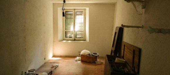 Дом с 9 комнатами в Фрассиноро, Италия № 150641 16