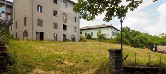 Дом с 9 комнатами в Фрассиноро, Италия № 150641 21