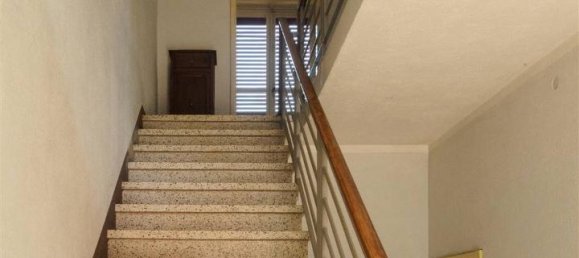 Дом с 9 комнатами в Фрассиноро, Италия № 150641 7