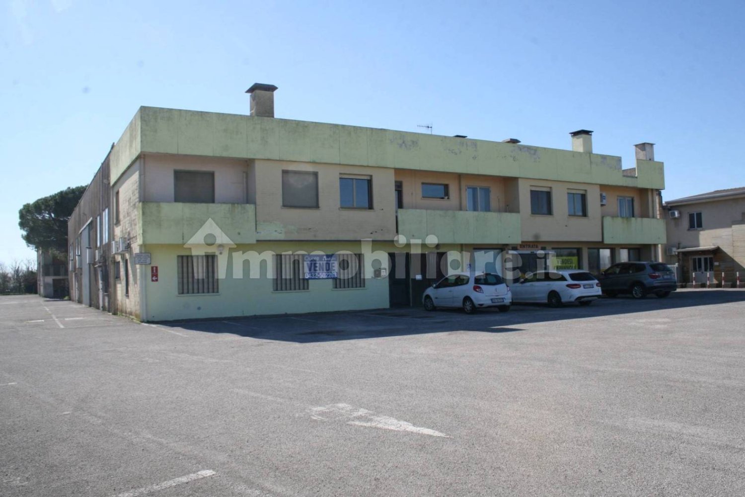 2460m² Warehouse in Udine, Italy No. 63761