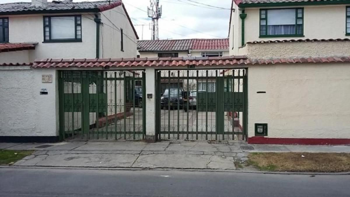 Casa de 3 dormitorios en Bogotá, Colombia No. 14586