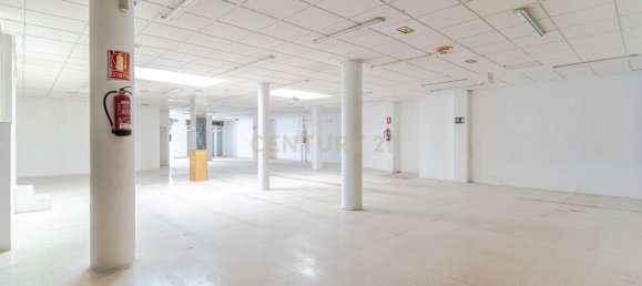 396m² Commercial property in Santa Fe, Spain No. 171050 5