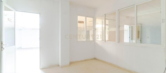 396m² Commercial property in Santa Fe, Spain No. 171050 9
