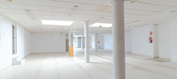 396m² Commercial property in Santa Fe, Spain No. 171050 7