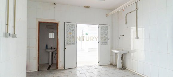 396m² Commercial property in Santa Fe, Spain No. 171050 12