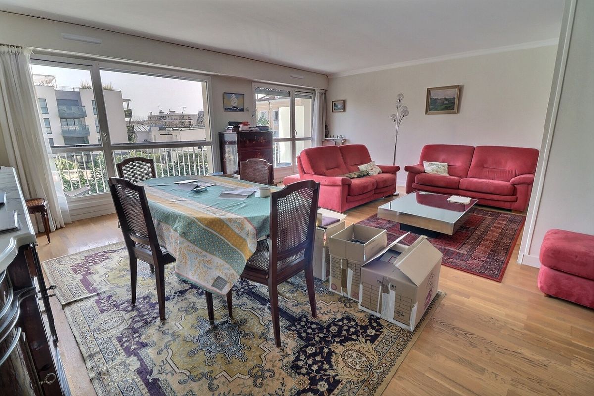 3 bedrooms Apartment in Rueil-Malmaison, France No. 117112