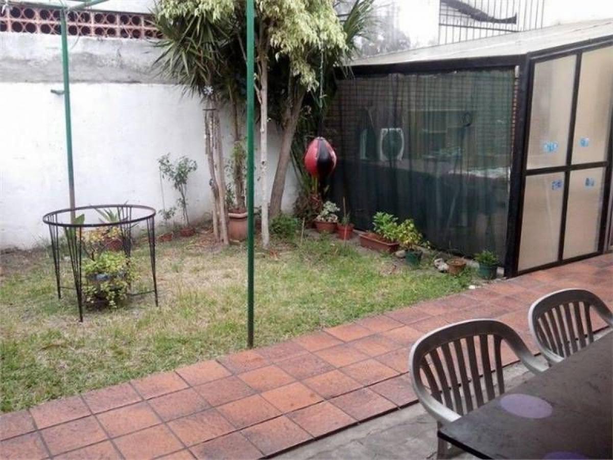 Casa de 2 dormitorios en Vicente López, Argentina No. 10797