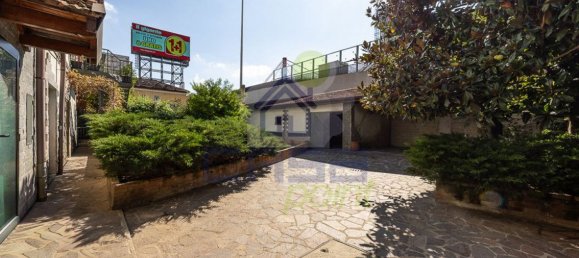 5 bedrooms Villa in Milan, Italy No. 362663 9