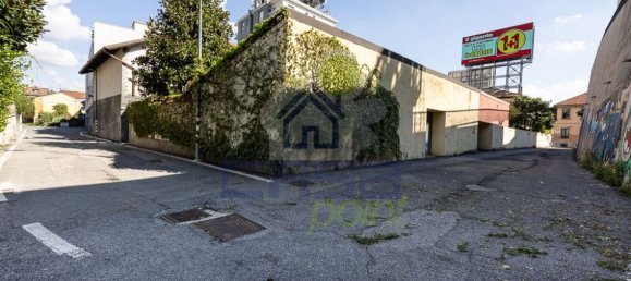 5 bedrooms Villa in Milan, Italy No. 362663 4