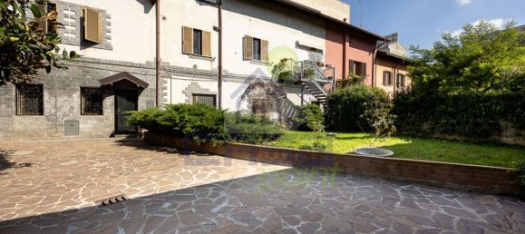 5 bedrooms Villa in Milan, Italy No. 362663 21