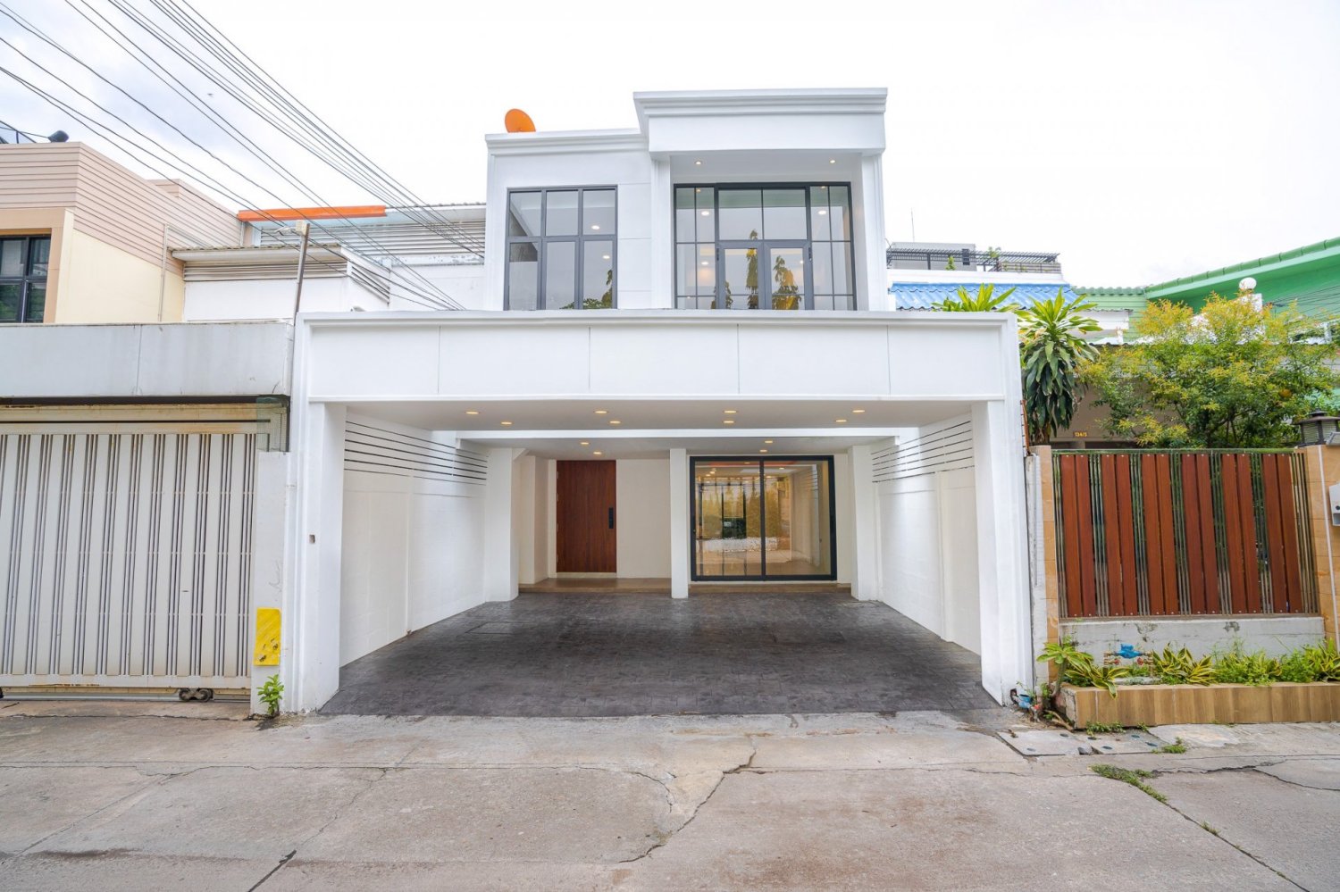 4 bedrooms House in Watthana, Thailand No. 10884