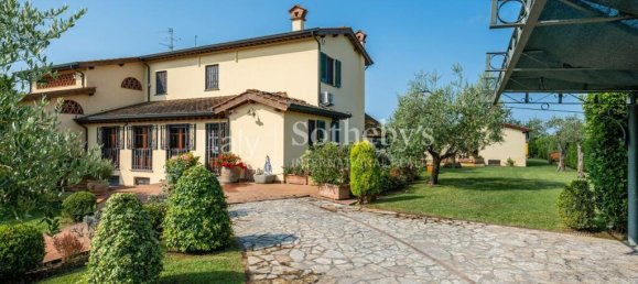 4 bedrooms Villa in Massarosa, Italy No. 142023 3