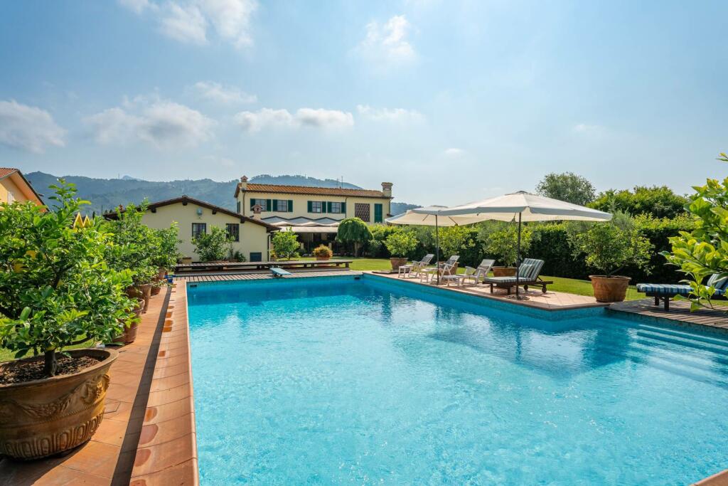 4 bedrooms Villa in Massarosa, Italy No. 142023
