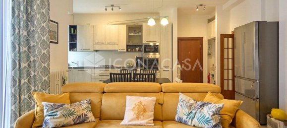 Квартира с 3 комнатами в Милан, Италия № 379122 3