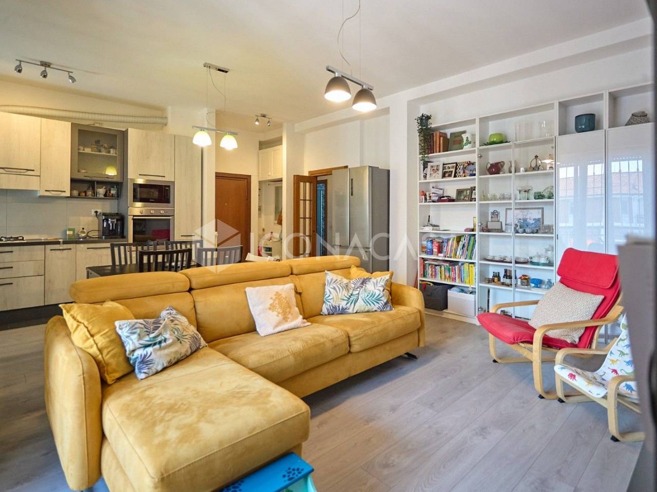 Квартира с 3 комнатами в Милан, Италия № 379122