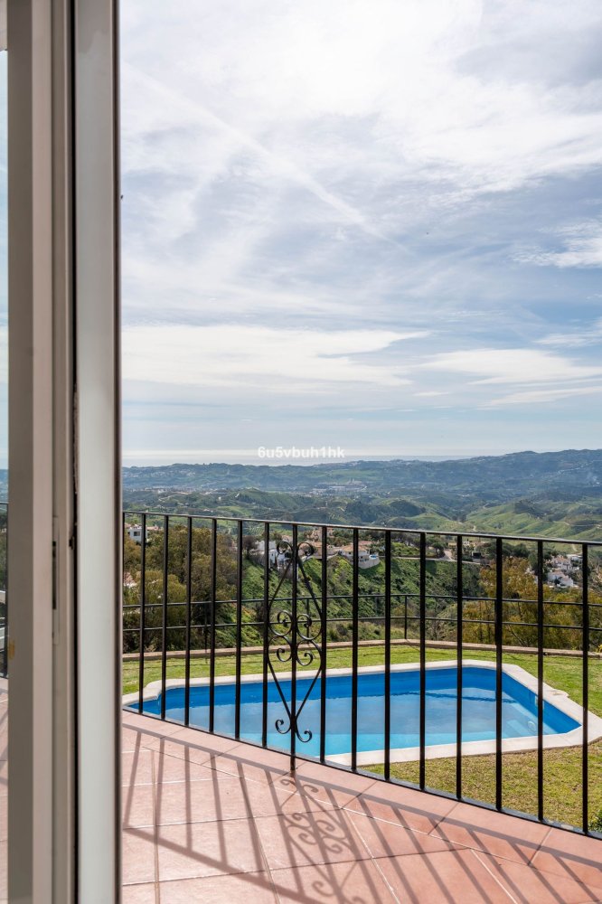 4 bedrooms Villa in Mijas, Spain No. 142025