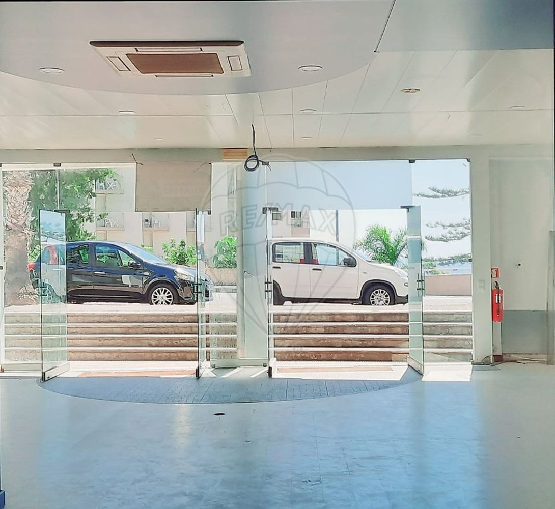 Коммерческая недвижимость 198м² в Фуншал, Португалия № 64560