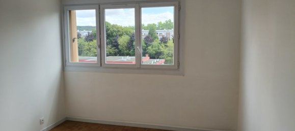 2 bedrooms Apartment in Aubergenville, France No. 286333 7