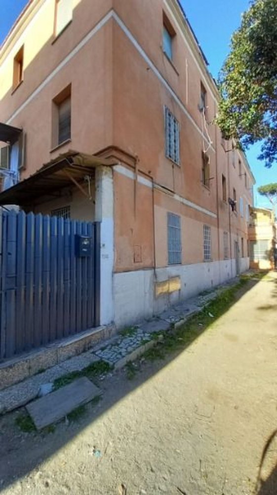 3 bedrooms Apartment in Rome, Italy No. 335203