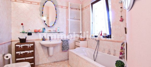 4 Schlafzimmer Wohnung in Saronno, Italy, Nr. 261951 21