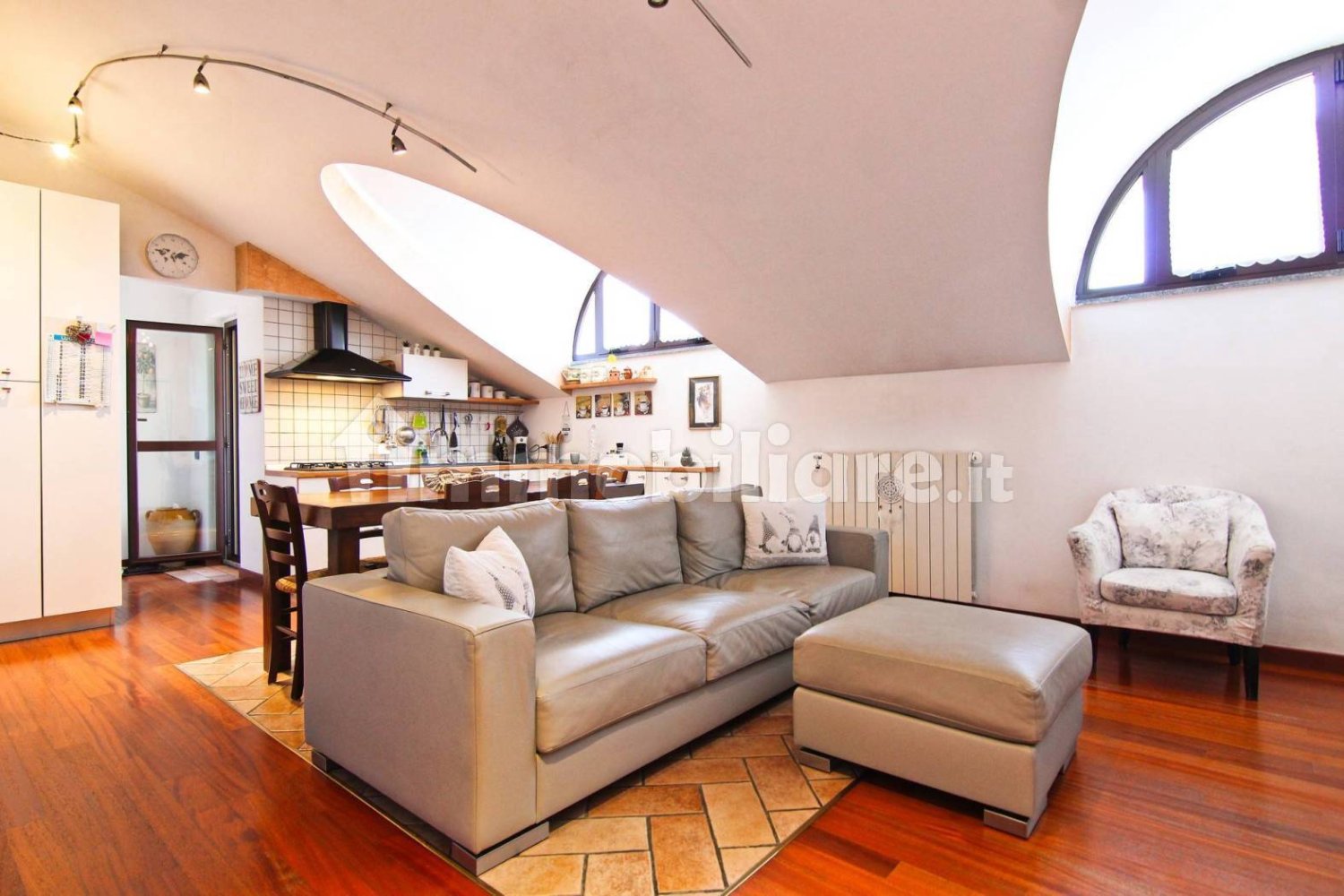 4 Schlafzimmer Wohnung in Saronno, Italy, Nr. 261951