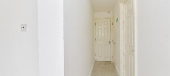1 bedroom Apartment in Essex, United Kingdom No. 3996 5