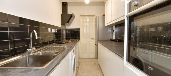 1 bedroom Apartment in Essex, United Kingdom No. 3996 2
