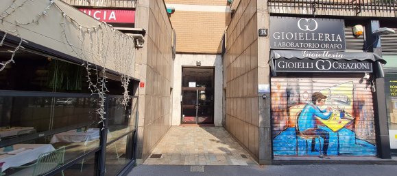 4 rooms Apartment in Milan, Italy No. 267577 2