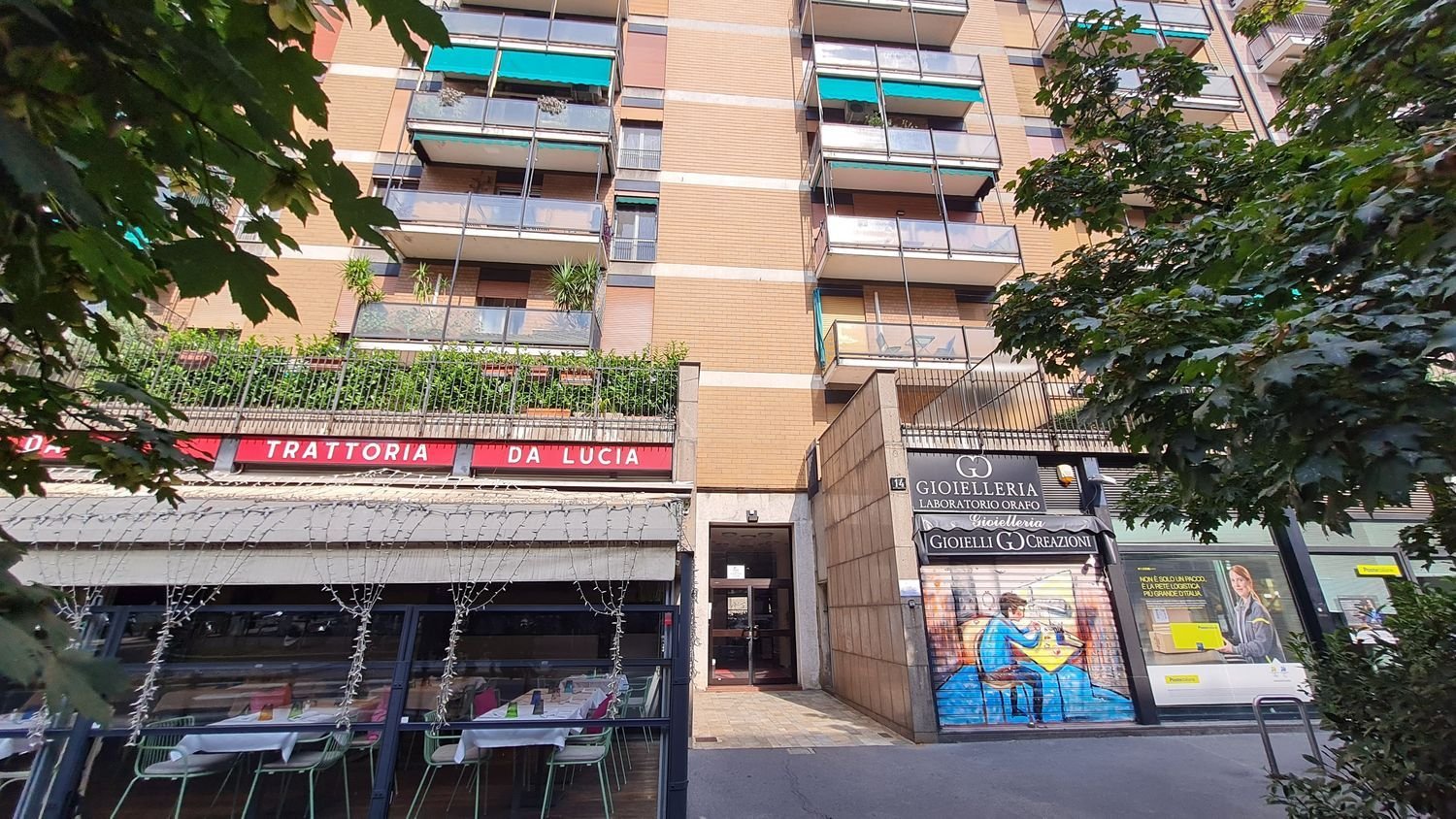 4 rooms Apartment in Milan, Italy No. 267577