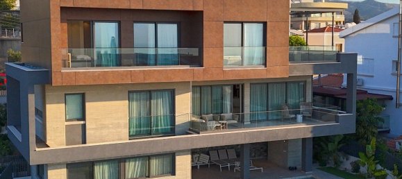 4 bedrooms Villa in Limassol, Cyprus No. 33852 3