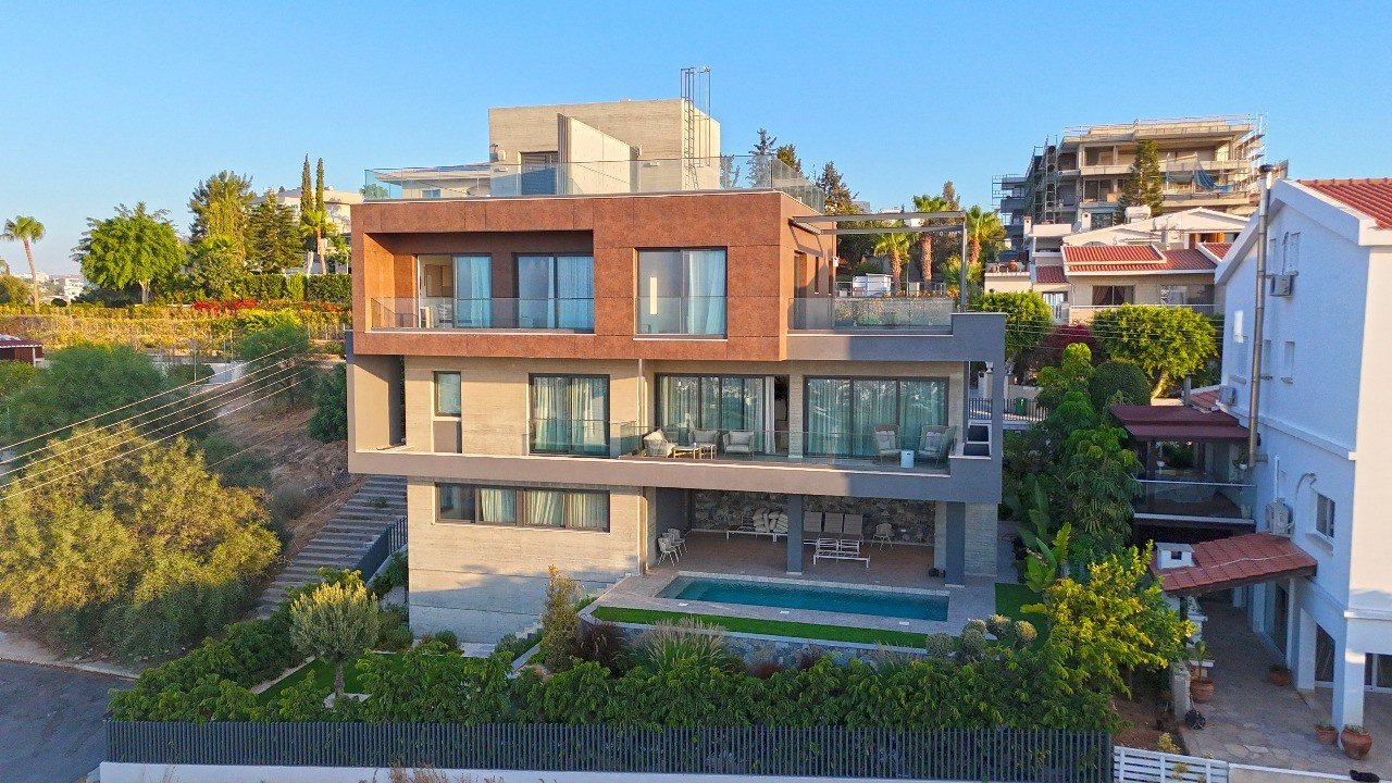 4 bedrooms Villa in Limassol, Cyprus No. 33852