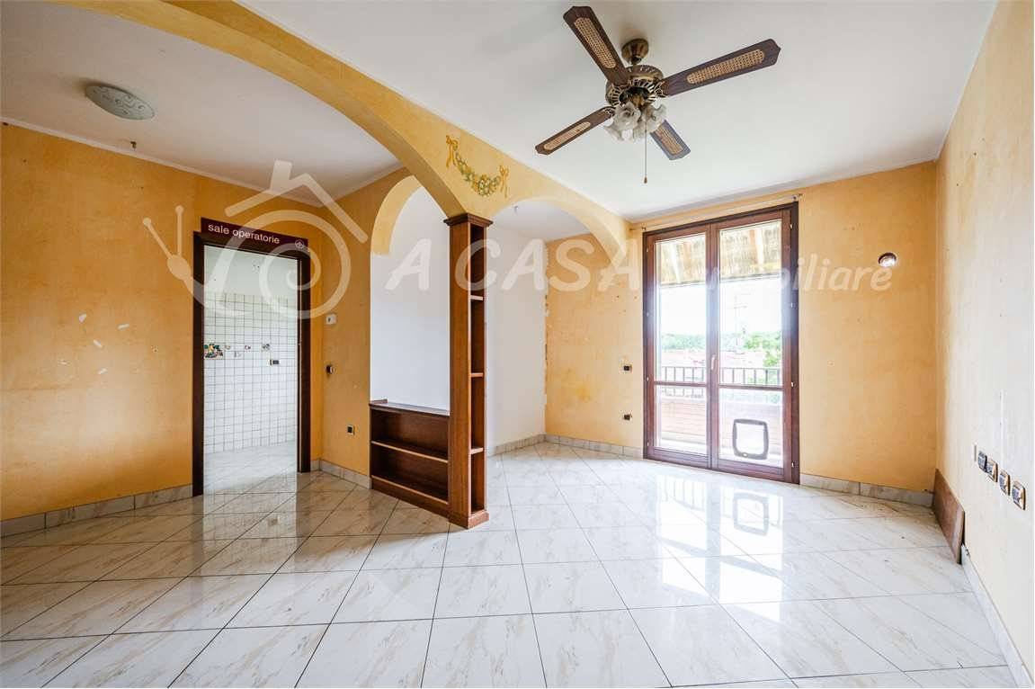 1 bedroom Apartment in Medesano, Italy No. 377078