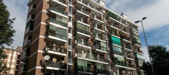 2-salle Appartement à San Giuliano Milanese, Italy No. 33903 11