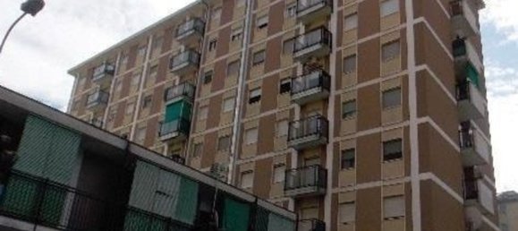 2-salle Appartement à San Giuliano Milanese, Italy No. 33903 18