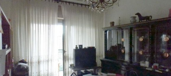 2-salle Appartement à San Giuliano Milanese, Italy No. 33903 3