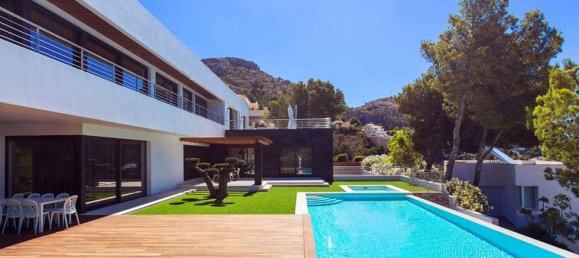 5 bedrooms Villa in Altea, Spain No. 186392 2