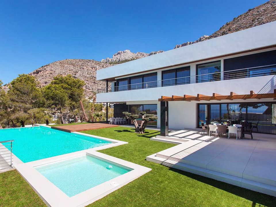 5 bedrooms Villa in Altea, Spain No. 186392
