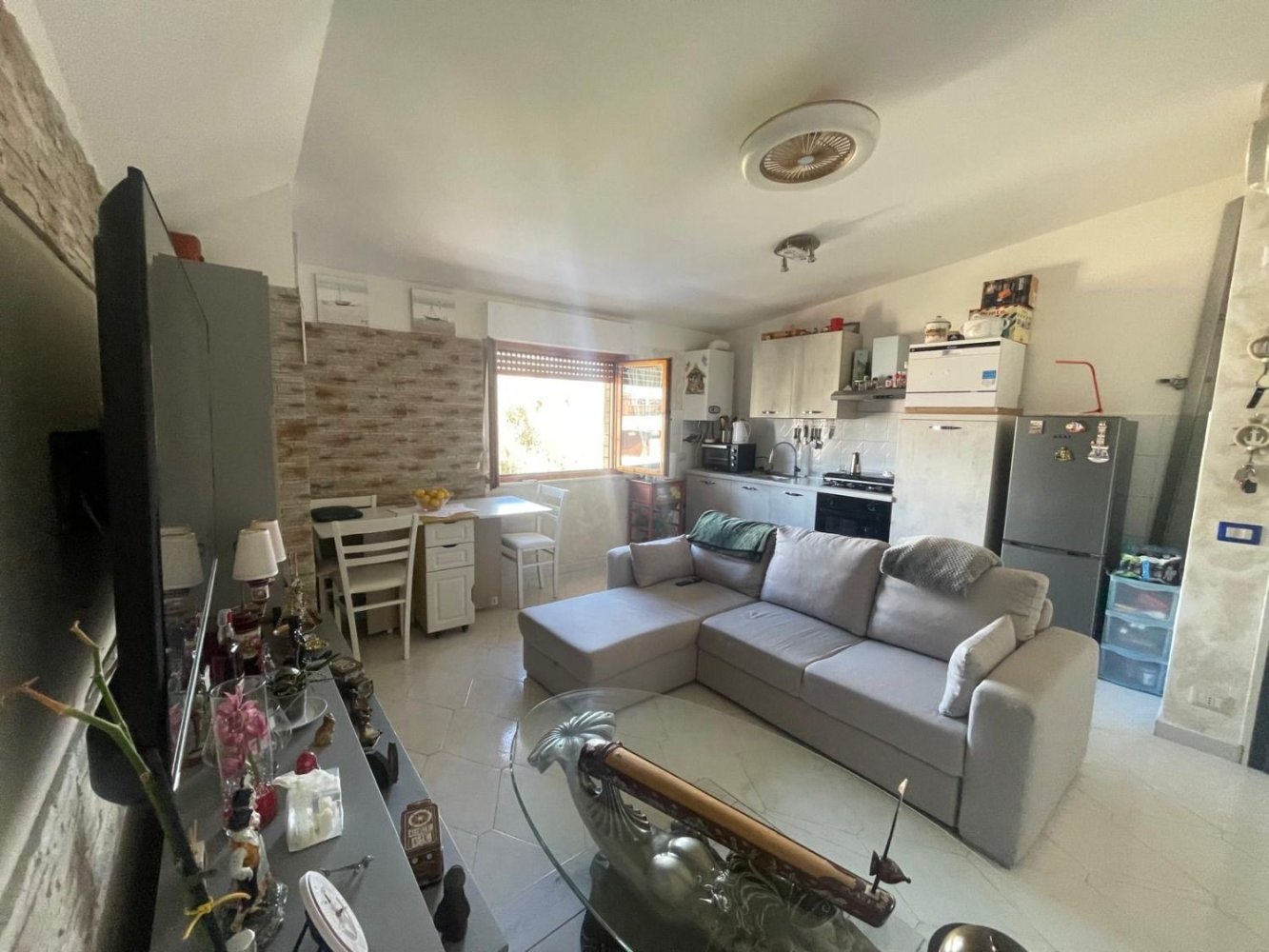 Ático de 2 habitaciónes en Ardea, Italy No. 74848