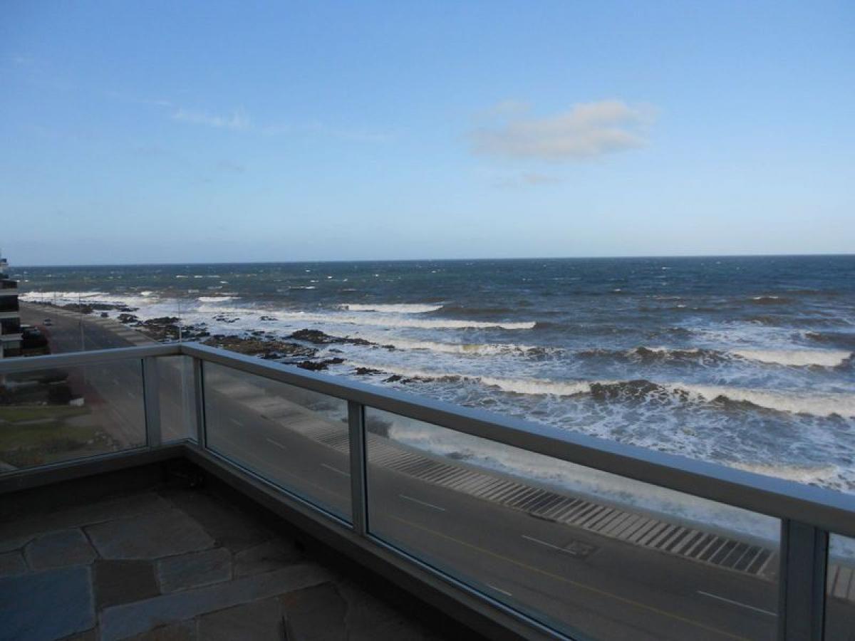 3 bedrooms Apartment in Maldonado, Uruguay No. 4190