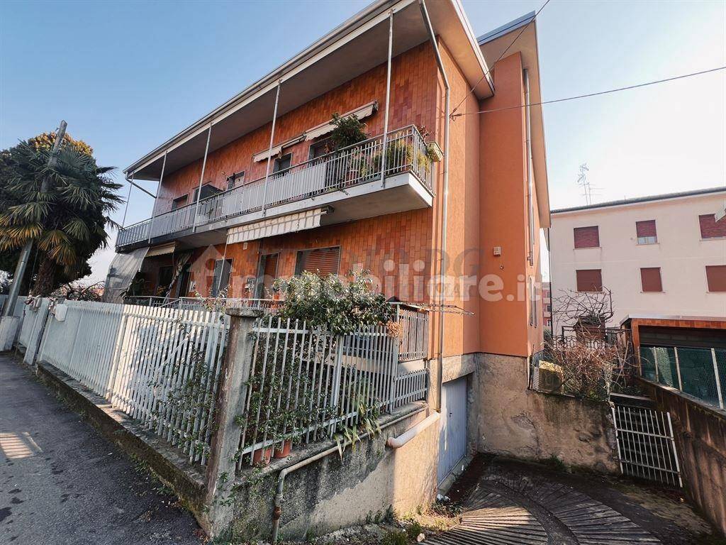 2 chambres Appartement à Limbiate, Italy No. 331075