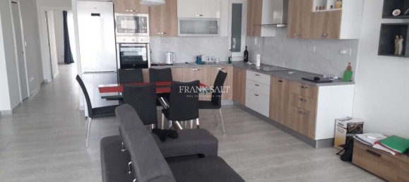 2 bedrooms Apartment in Pieta, Malta No. 6897 3