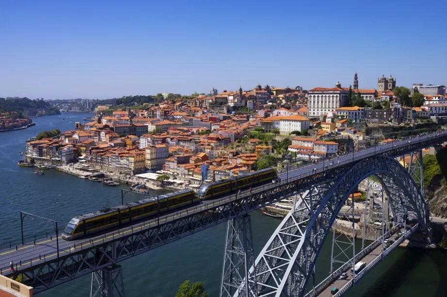 9 bedrooms Building in Porto, Portugal No. 117654