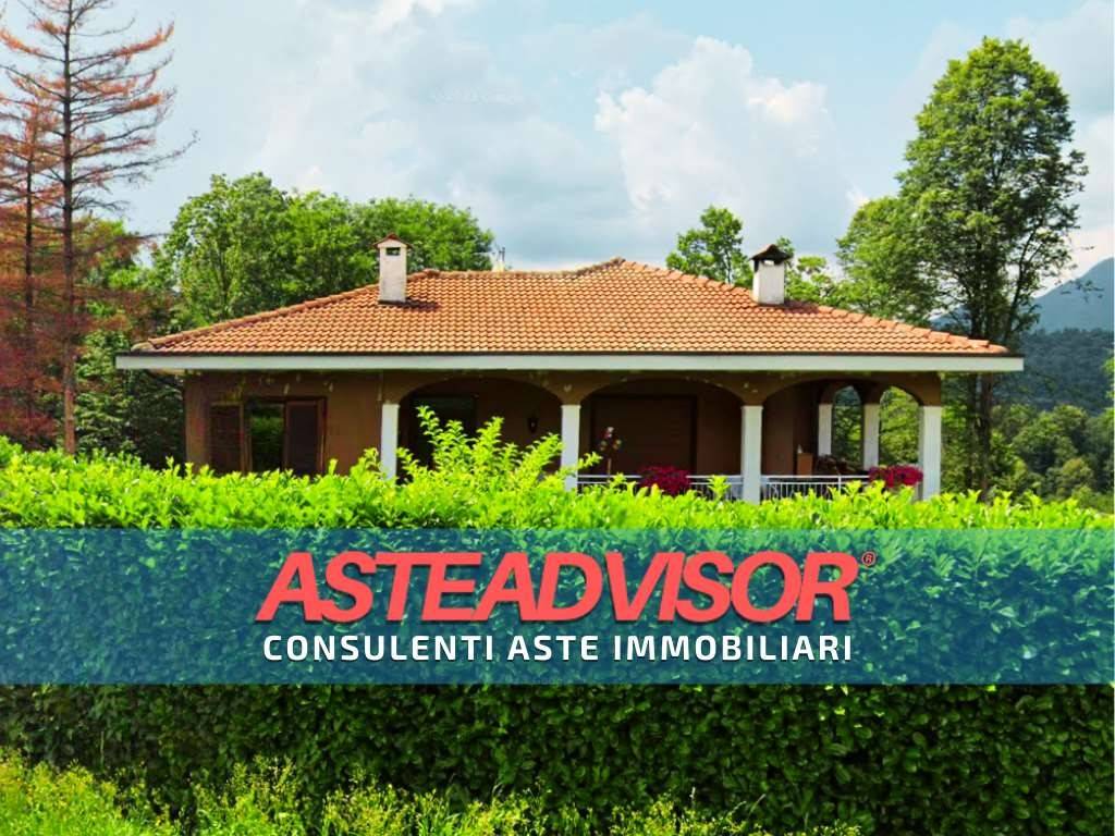 3 bedrooms Villa in Brinzio, Italy No. 200425