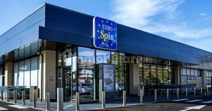 4-Zimmer Gewerbliche Immobilie in Trezzo sull'Adda, Italy, Nr. 378636